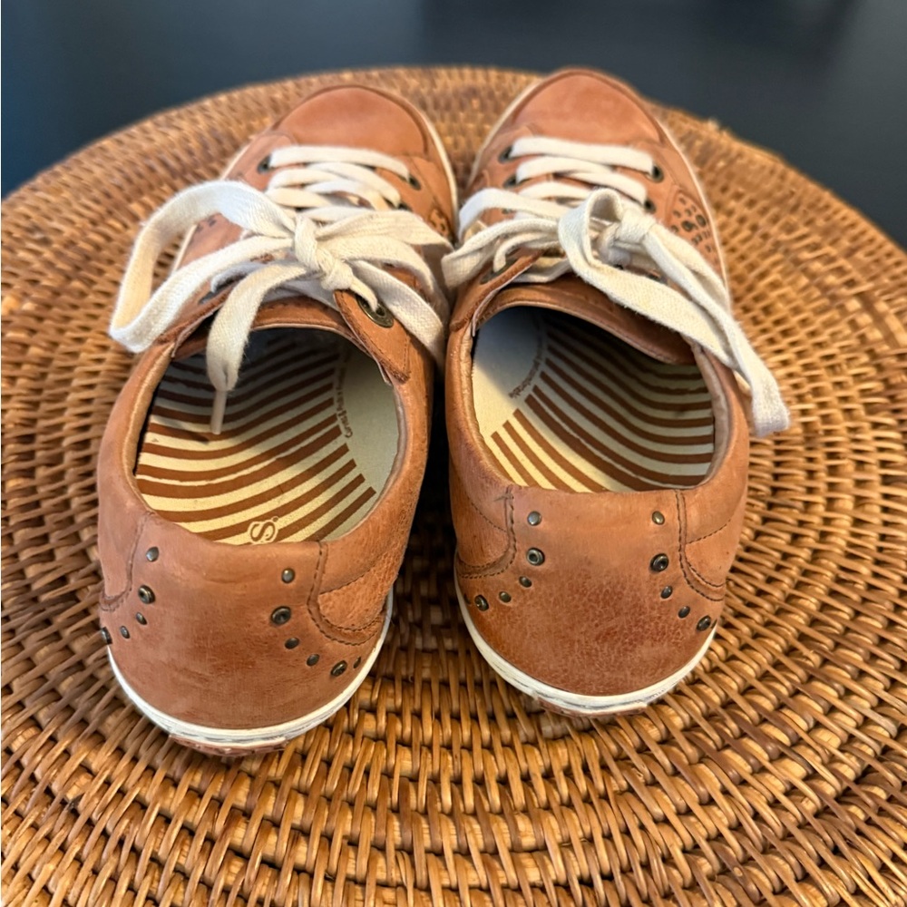 Taos Footwear Brown Leather Lace-Up Sneakers with White Soles - Picture 4 of 10